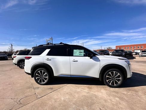 New 2026 Nissan Pathfinder Platinum w/ Cargo Package image 5