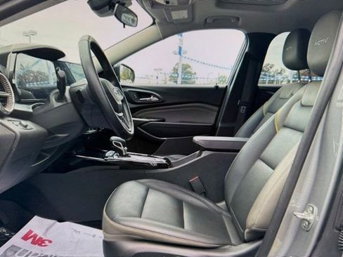 Used 2025 Chevrolet Trax ACTIV w/ Sunroof Package image 3