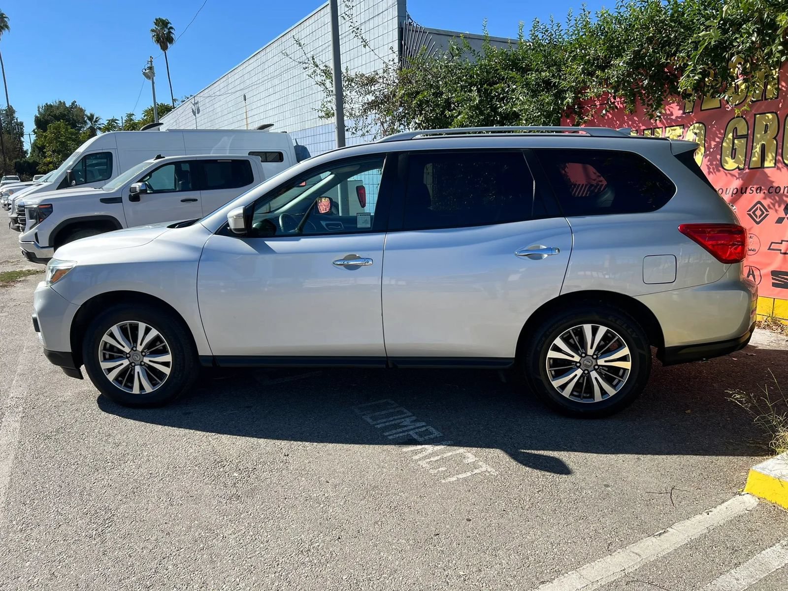 Used 2019 Nissan Pathfinder SV FWD image 7