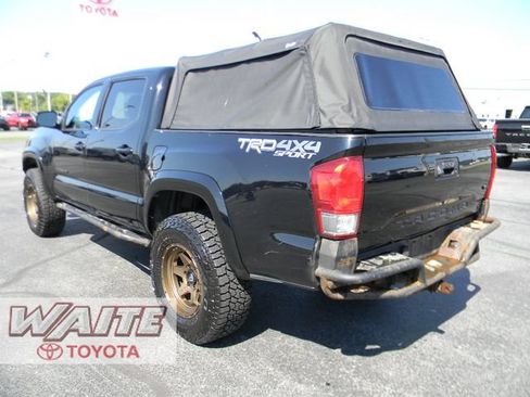 Used 2017 Toyota Tacoma TRD Sport w/ Tow Package (A/T) AWD/4WD image 5