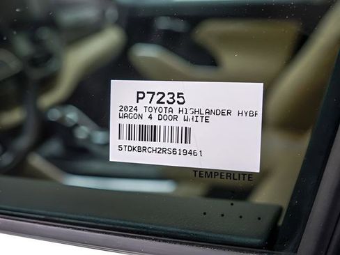 Used 2024 Toyota Highlander XLE AWD/4WD image 32