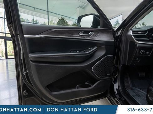 Used 2022 Jeep Grand Cherokee L Limited w/ Trailer Tow Group (B) AWD/4WD image 15