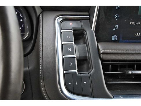 Used 2023 Chevrolet Tahoe Z71 w/ Luxury Package AWD/4WD image 25