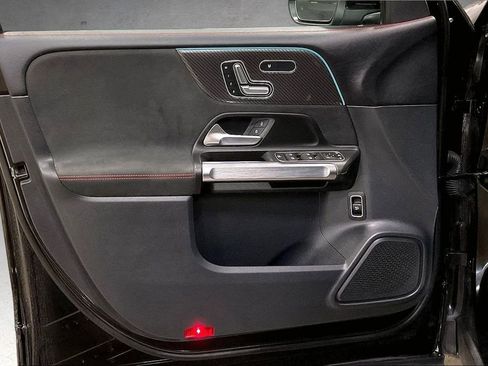 Used 2022 Mercedes-Benz GLB 35 AMG 4MATIC image 20