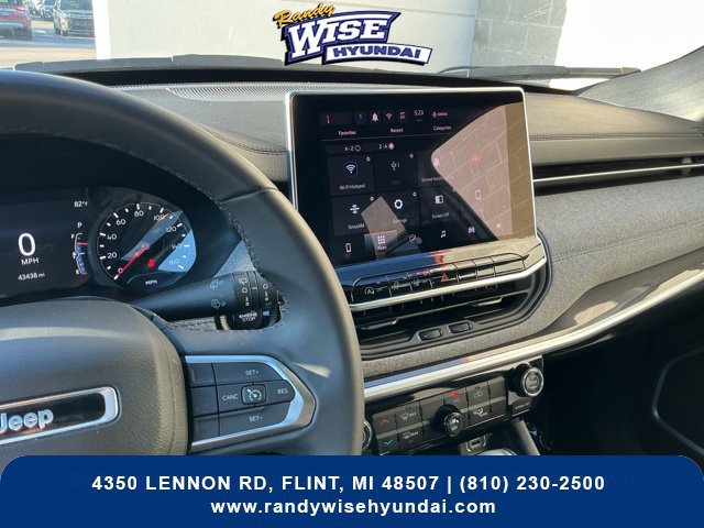 Used 2024 Jeep Compass Latitude AWD/4WD image 24