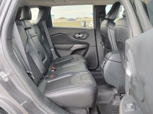 Used 2019 Jeep Cherokee Latitude Plus w/ Comfort/Convenience Group image 32