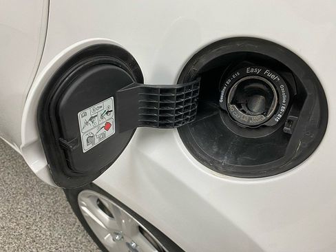 Used 2014 Ford Fiesta SE image 27