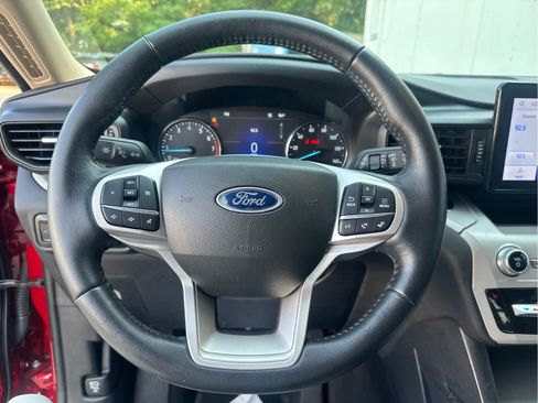 Used 2023 Ford Explorer XLT AWD/4WD image 24