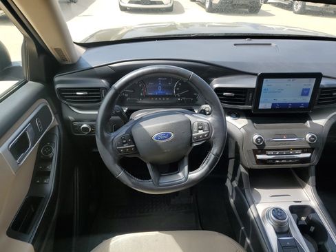 Used 2020 Ford Explorer XLT AWD/4WD image 18