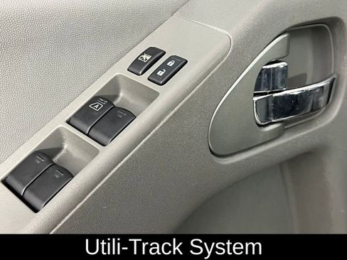 Used 2020 Nissan Frontier SV image 16