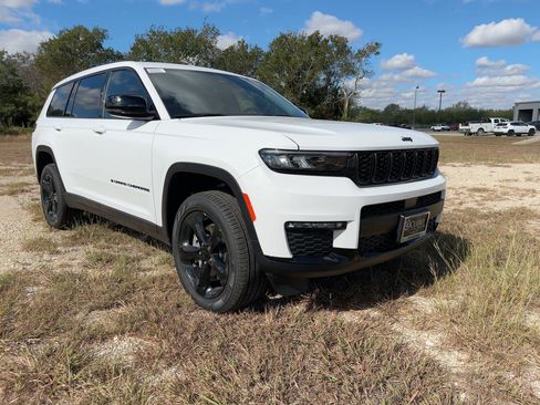New 2025 Jeep Grand Cherokee L Limited w/ Black Appearance Package AWD/4WD image 7