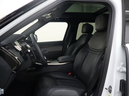 Used 2025 Land Rover Range Rover Sport SE image 13