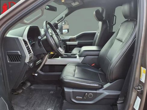 Used 2018 Ford F250 Lariat w/ Chrome Package image 5