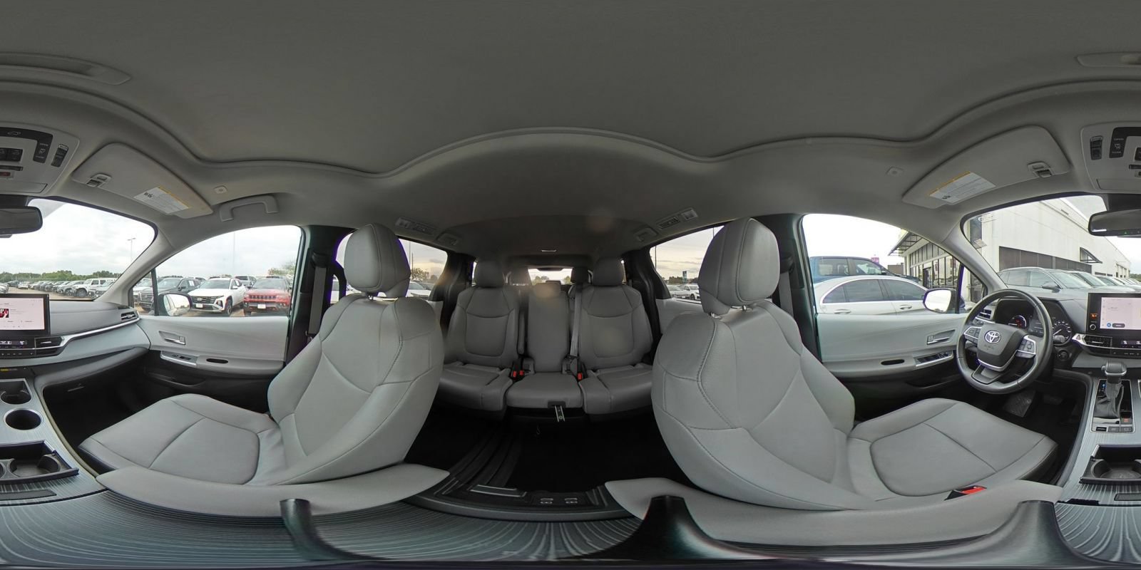 Used 2025 Toyota Sienna XLE FWD image 44