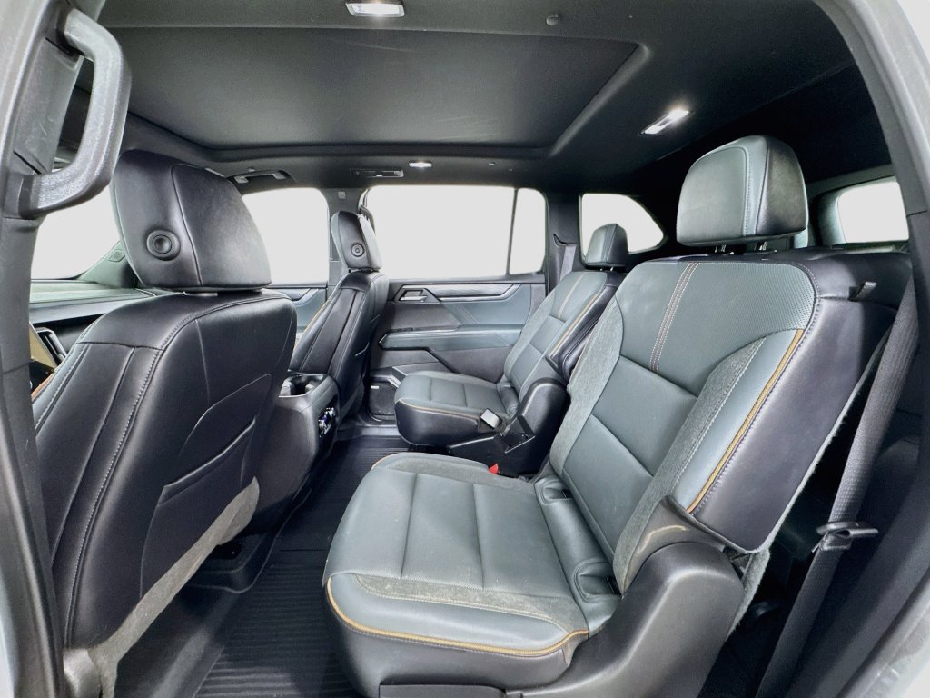Used 2025 GMC Acadia AT4 w/ Luxury Package AWD/4WD image 12