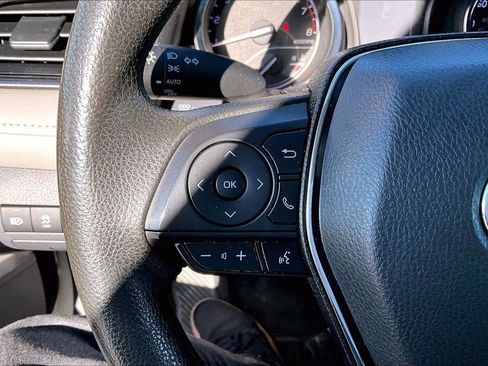 Used 2020 Toyota Camry LE image 9