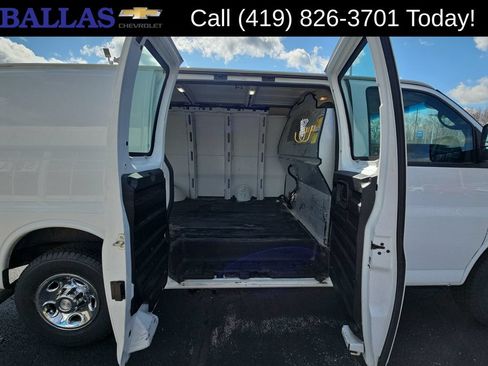 Used 2014 Chevrolet Express 2500 RWD image 27