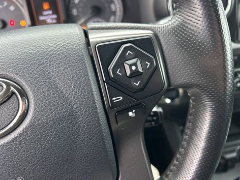 Used 2017 Toyota Tacoma TRD Off-Road image 15