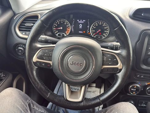 Used 2017 Jeep Renegade Latitude w/ Popular Equipment Group image 10