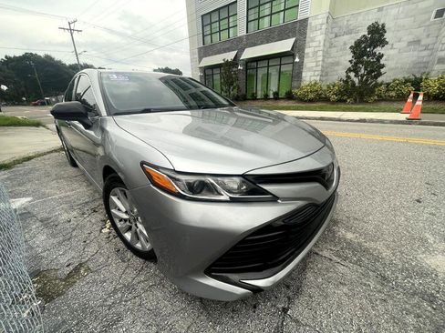 Used 2019 Toyota Camry LE image 12