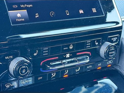 Used 2023 Jeep Grand Cherokee Altitude image 19