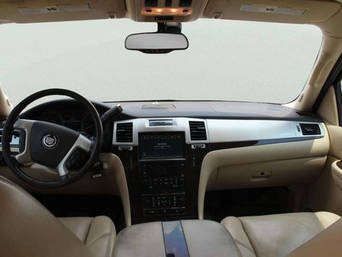 Used 2007 Cadillac Escalade AWD w/ Information Package image 10