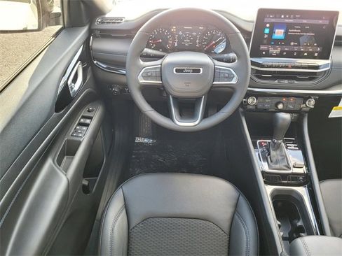 Used 2026 Jeep Compass Latitude image 12