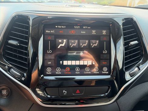 Used 2019 Jeep Cherokee Limited w/ Trailer Tow Group AWD/4WD image 19