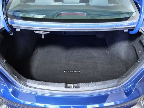 Used 2018 Hyundai Elantra SE w/ Cargo Package FWD image 10