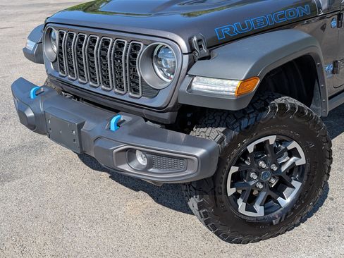 Used 2025 Jeep Wrangler Unlimited Rubicon 4xe w/ Convenience Group AWD/4WD image 13