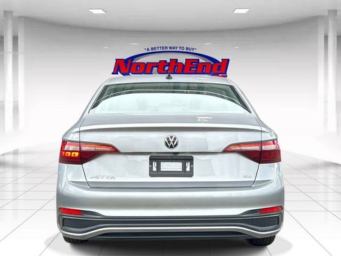 Used 2024 Volkswagen Jetta SE FWD image 2
