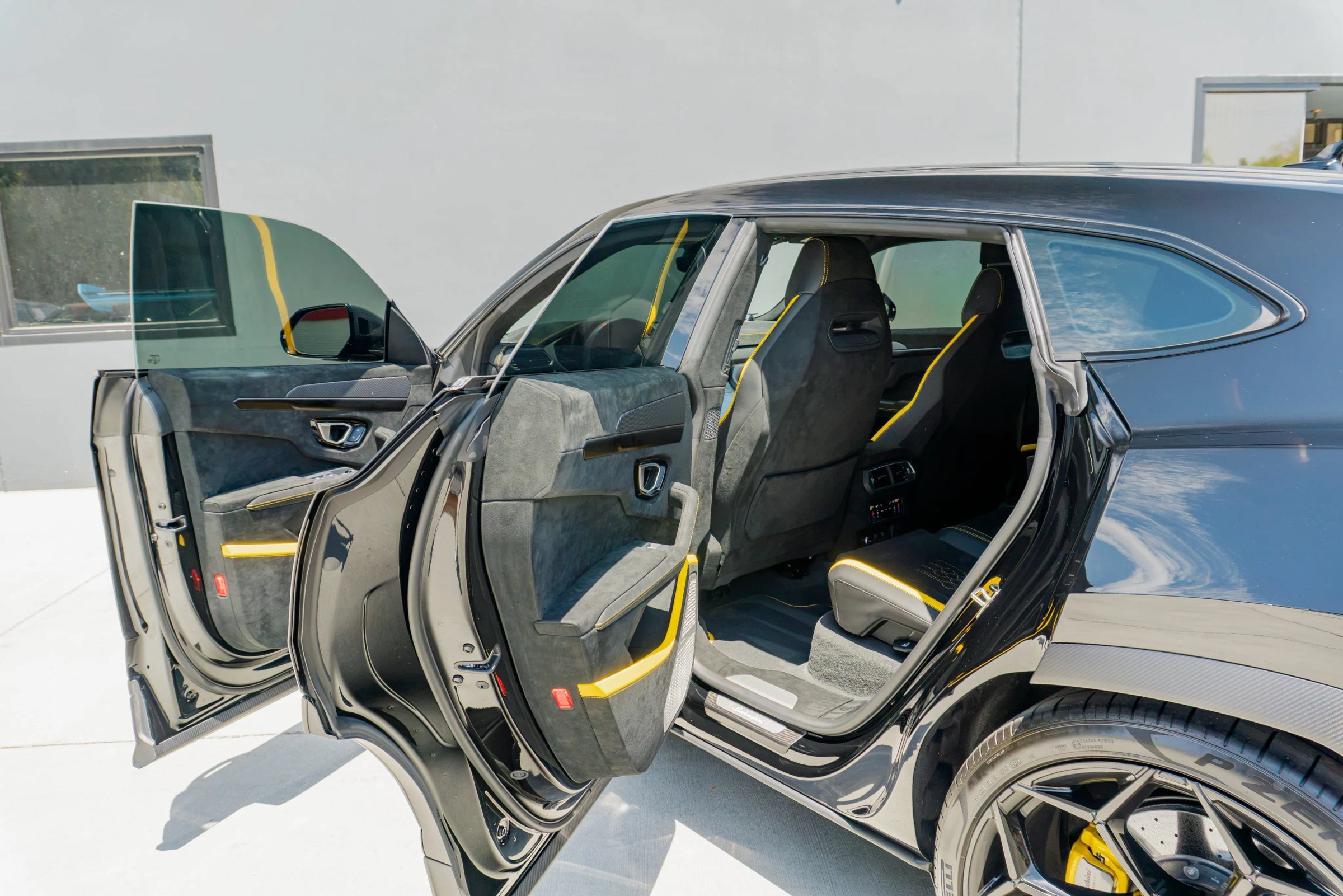 Used 2024 Lamborghini Urus Performante AWD/4WD image 70