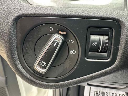 Used 2016 Volkswagen e-Golf SE image 13