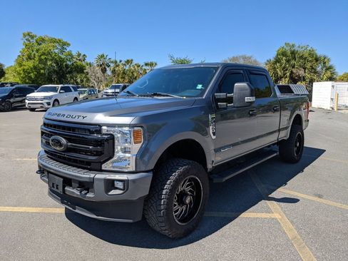Used 2022 Ford F250 XLT w/ Black Appearance Package image 3