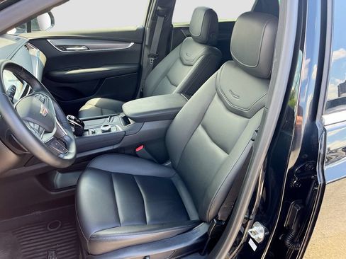 Used 2025 Cadillac XT5 Luxury w/ LPO, Floor Liner Package FWD image 21