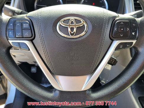 Certified 2017 Toyota Highlander LE w/ Carpet Mat Package image 18