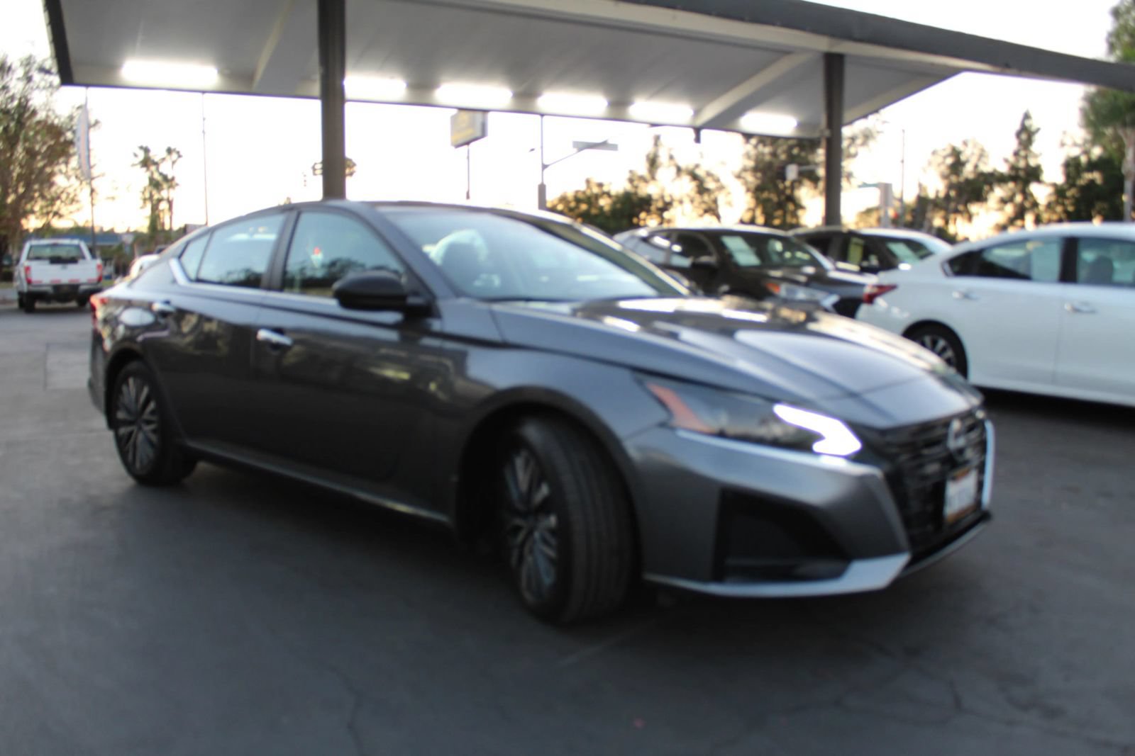 Used 2024 Nissan Altima 2.5 SV FWD image 7