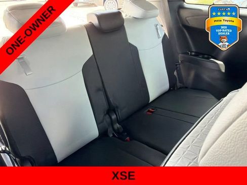 Used 2025 Toyota Sienna XSE FWD image 12