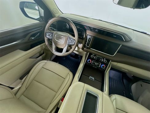 Used 2021 GMC Yukon Denali w/ Denali Premium Package image 9