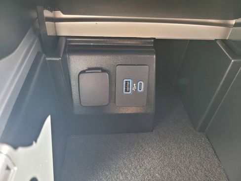 Certified 2022 Ford Explorer XLT image 24