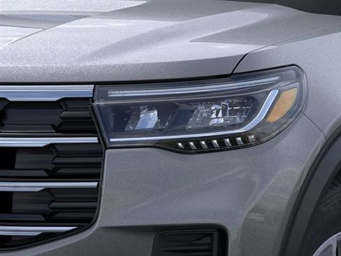 New 2026 Ford Explorer Active RWD image 18