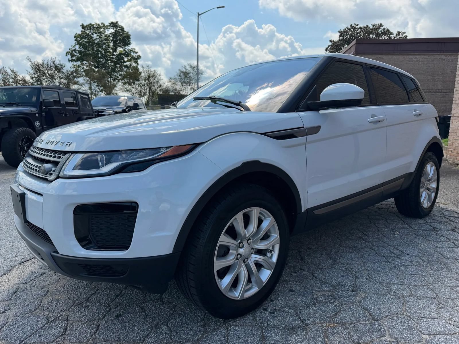 Used 2018 Land Rover Range Rover Evoque SE AWD/4WD image 4