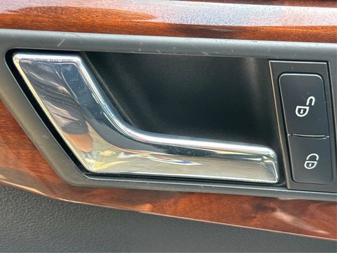 Used 2011 Mercedes-Benz GLK 350 4MATIC image 40