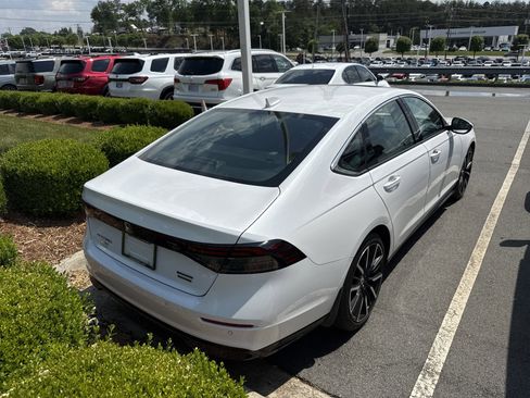 Certified 2025 Honda Accord Touring image 11