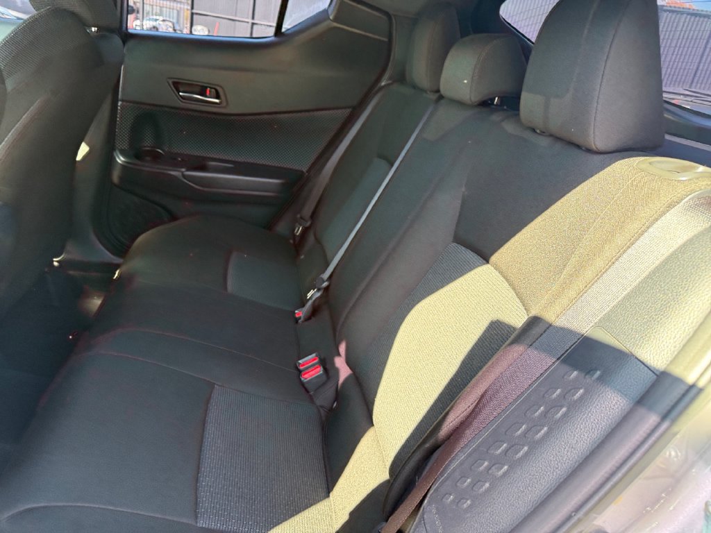 Used 2019 Toyota C-HR XLE FWD image 27
