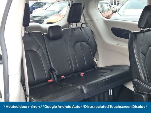 Used 2023 Chrysler Pacifica Touring-L image 15