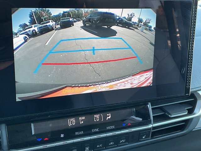 Used 2025 Toyota Sienna XLE FWD image 26