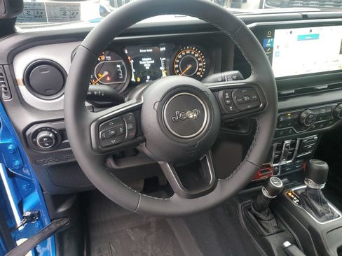 Used 2026 Jeep Gladiator Sport AWD/4WD image 15