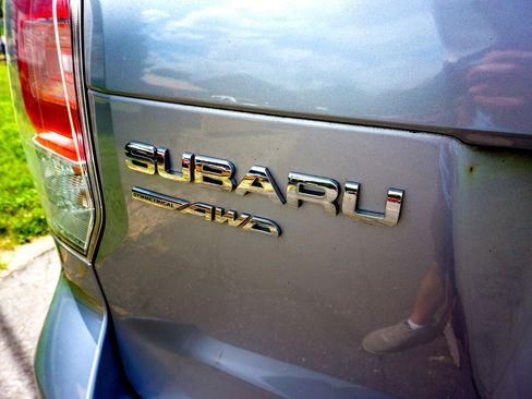 Used 2017 Subaru Forester 2.5i Premium w/ All-Weather Package image 5