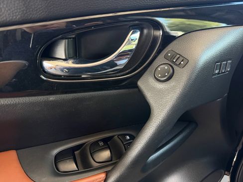 Used 2018 Nissan Rogue SL w/ Premium Package FWD image 25